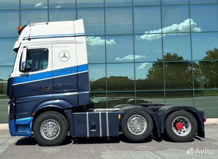 Pазбираем грузовик Mercedes-Benz Actros mpiv с 201