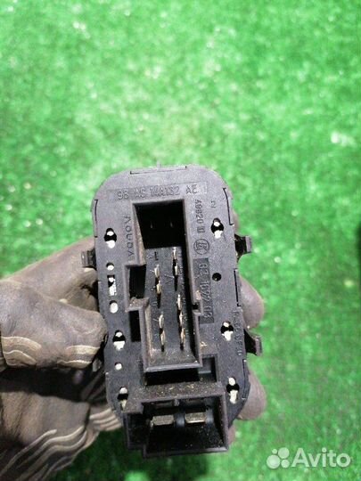 Блок управления стеклоподъемниками Ford Focus 1