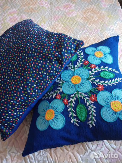 Декоративные подушки с вышивкой и аппликацией
