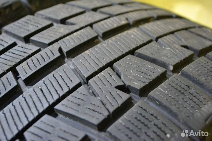 Yokohama Ice Guard IG50 215/45 R17