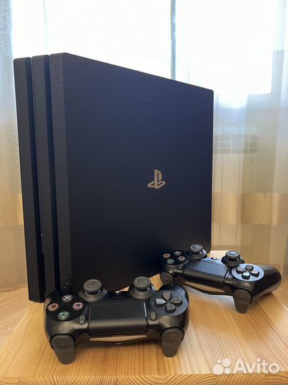 Sony Playstation 4 Pro 1TB + Playstation Camera v2