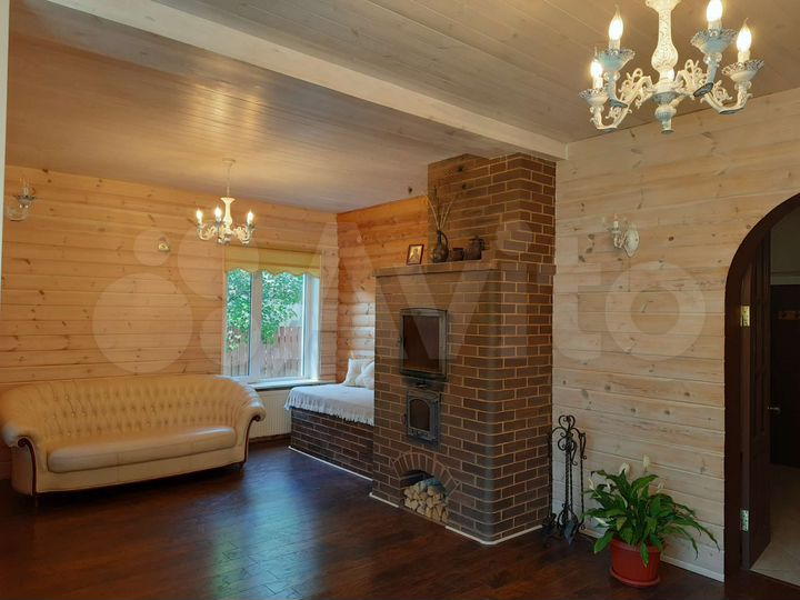 Дом 210 м² на участке 9 сот.