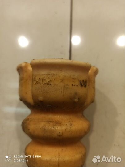 Отбойник переднего амортизатора левый