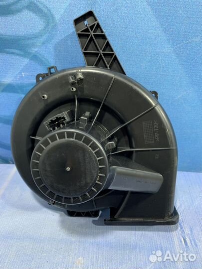 Вентилятор мотор печки отопителя Skoda rapid