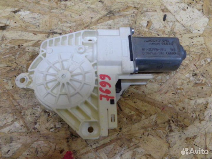 Моторчик стеклоподъемника передний правый Audi A4