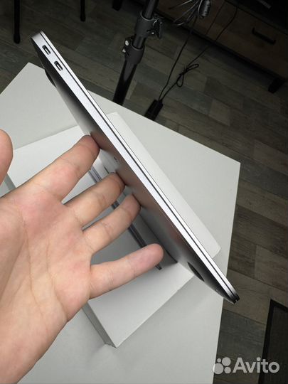 Macbook Air 13 2020 M1 / идеал, 93 цикла