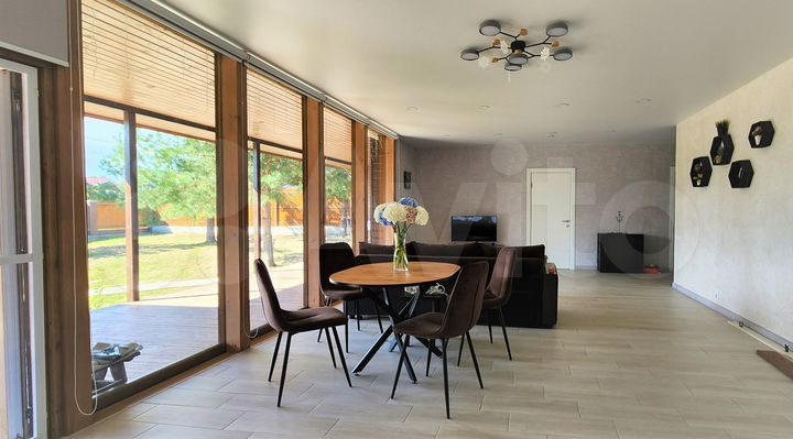 Коттедж 196 м² на участке 15 сот.