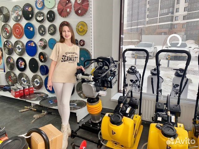 Трамбовка для уплотнения грунта