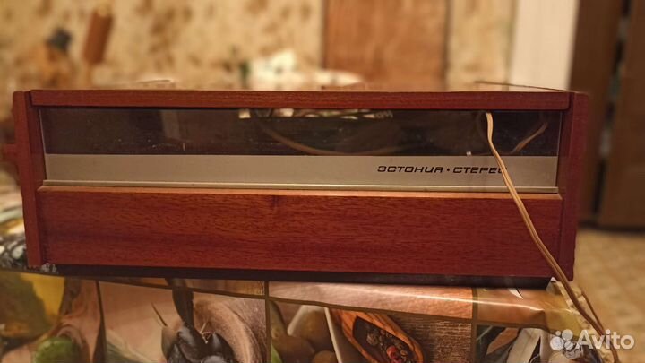 Проигрыватель виниловых пластинок 