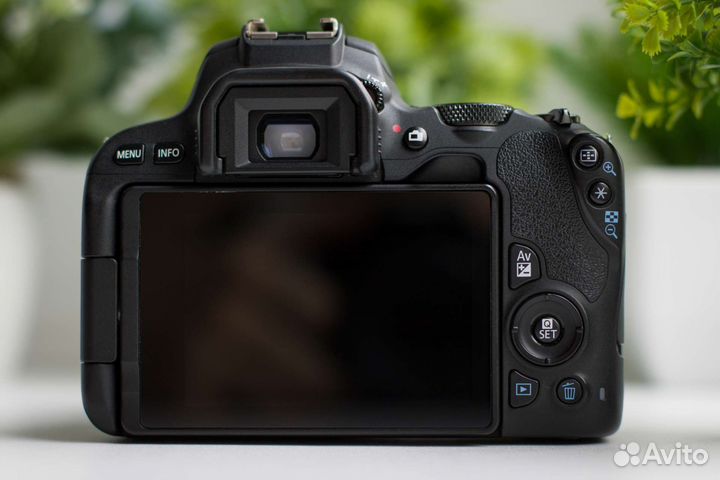 Canon 200D Kit + Комплект