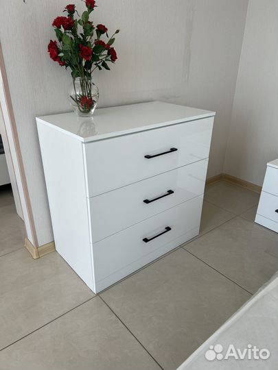 Спальный гарнитур белый