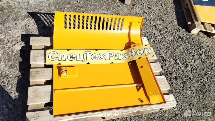 Дверь бокового отсека экскаватора JCB JS220