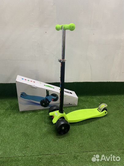 Самокат детский трехколесный новый