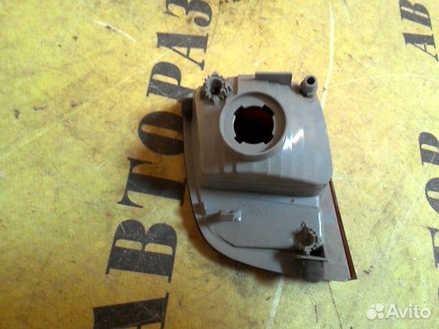 Отражатель в бампер задний правый Toyota Land