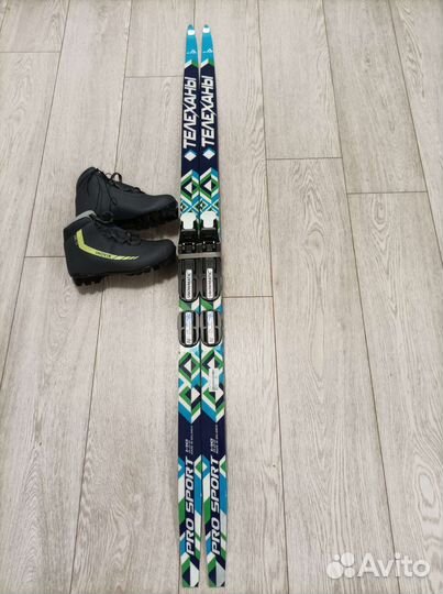 Лыжные ботинки, лыжи,новые