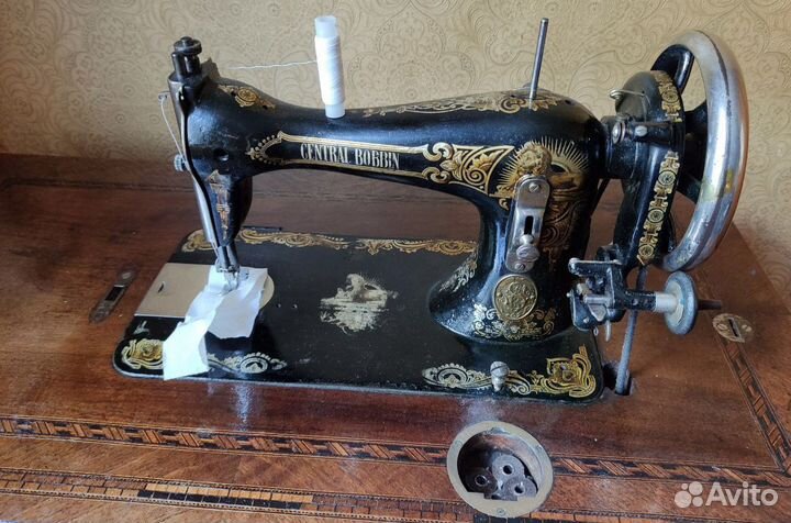 Ретро швейная машина Central Bobbin со станиной
