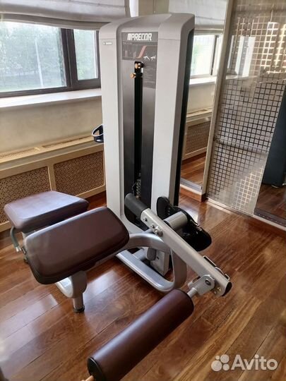 Силовой тренажер Precor сгибание ног