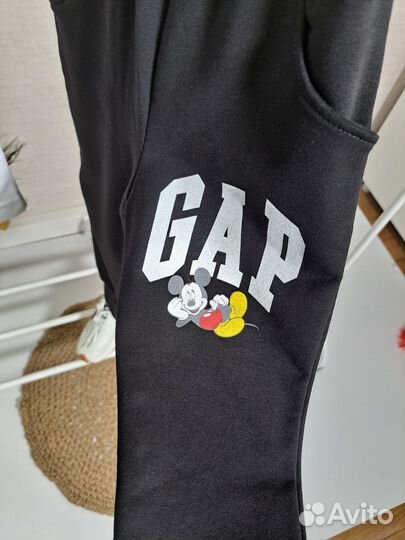 Костюм для мальчика Gap футболка и штаны