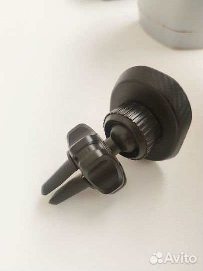 Магнитный держатель для телефона в автомобиль