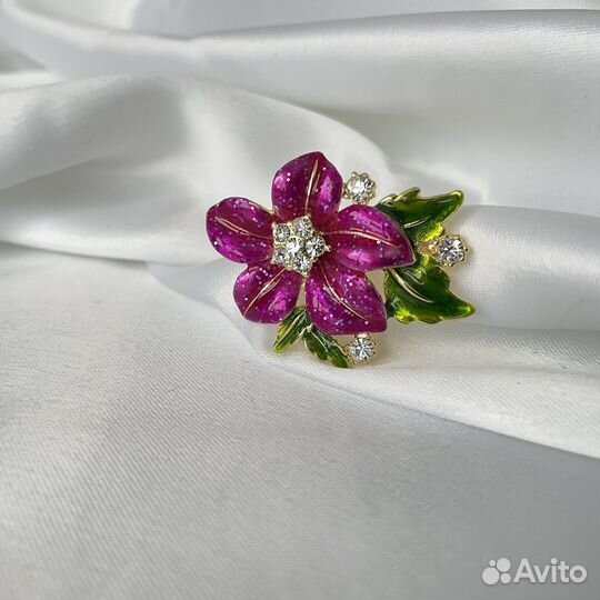 Броши и значки