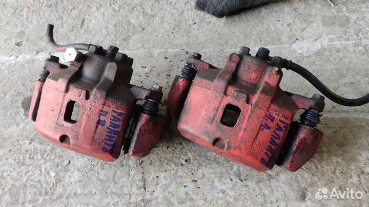 Передние суппорта Mitsubishi Galant 8 USA 2,4L