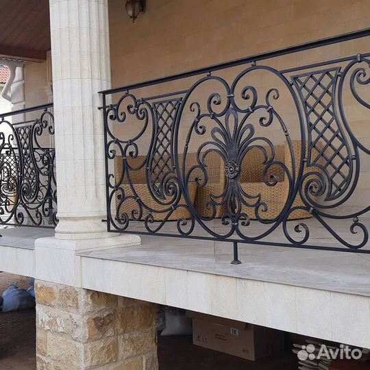 Кованные перила для балкона