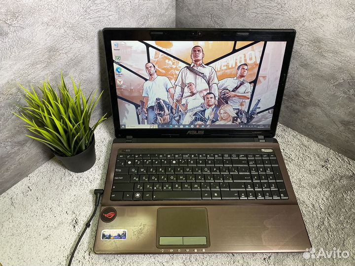 Мощный ноутбук asus 2 видеокарты/SSD