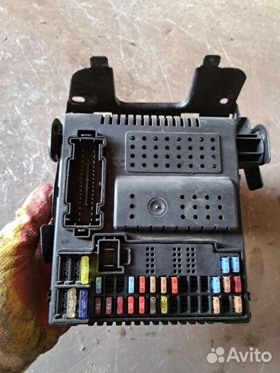 Блок предохранителей Volvo S80