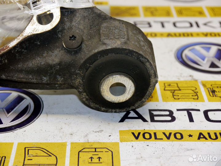 Кулак поворотный задний левый Ауди A6C6 8E0505203D