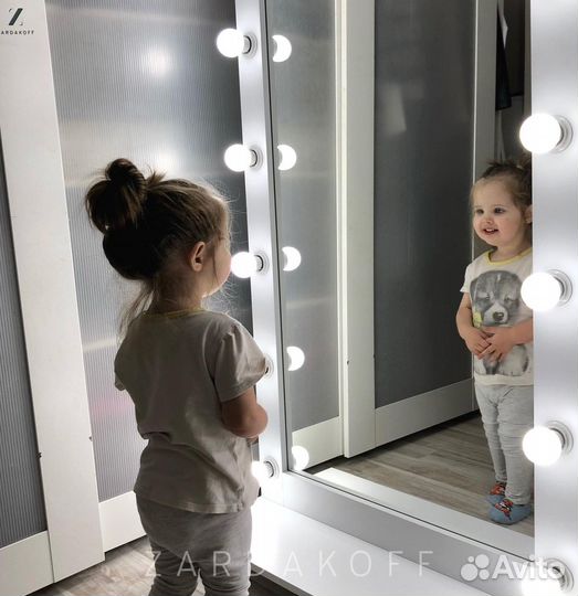 Гримерное зеркало с подсветкой