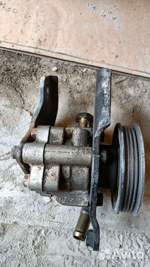 Насос гур Nissan Bluebird