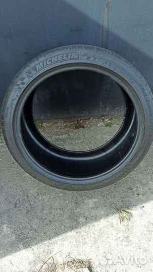 Michelin Pilot Super Sport 285/35 R21 и 325/30 R21 50Z