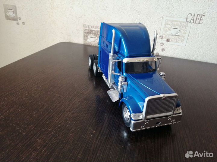 Модель international 1/32