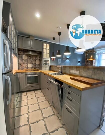 2-к. квартира, 52 м², 1/4 эт.