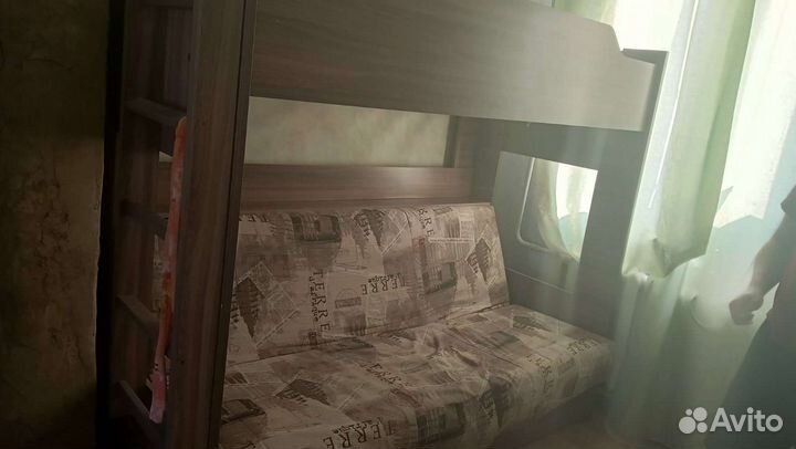 Кровать двухьярусная