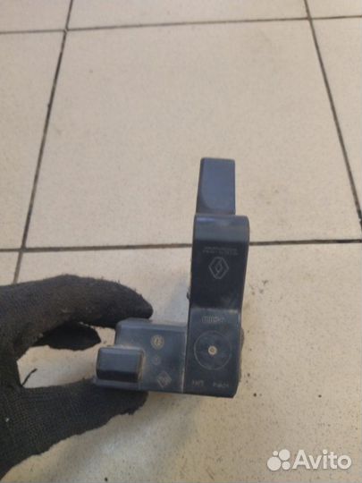 Замок дверной передний левый Renault Logan 2