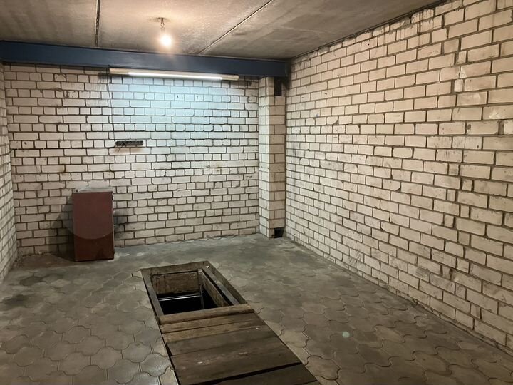 Гараж, > 30 м²