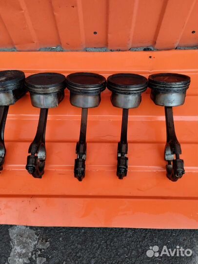 Поршень с шатуном Mercedes-Benz w220 m137 5.8