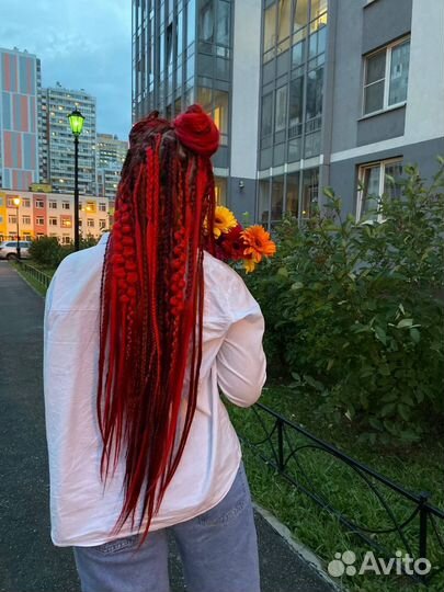 Плетение де и се кос, дрекодри, брейды