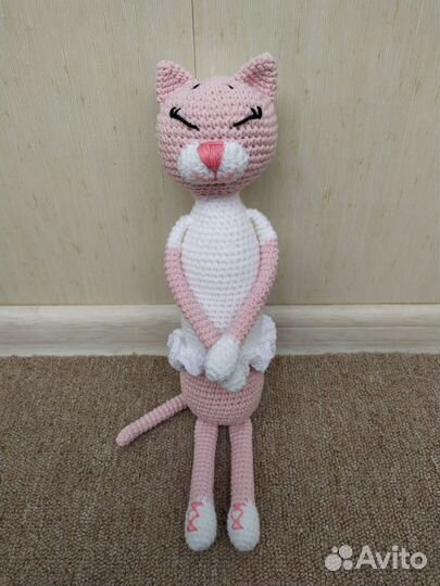 Вязаные игрушки ручной работы коты