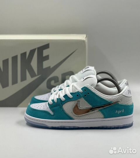 Кроссовки женские Nike SB Dunk Low