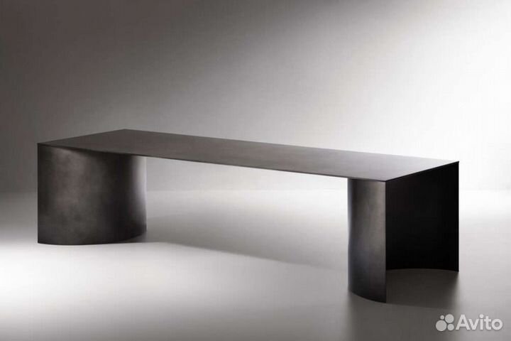 Дизайнерский обеденный стол из металла