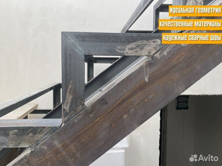 Металлический каркас лестницы для дачи и дома