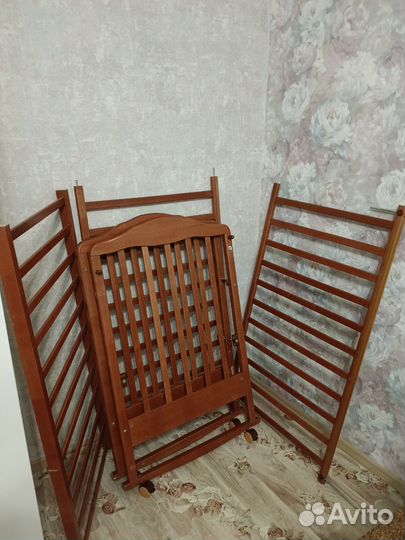 Детская кроватка,и шезлонг