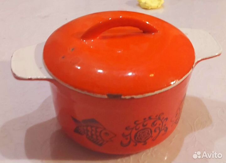 Кастрюля чугунная эмалированная СССР 0,9 л