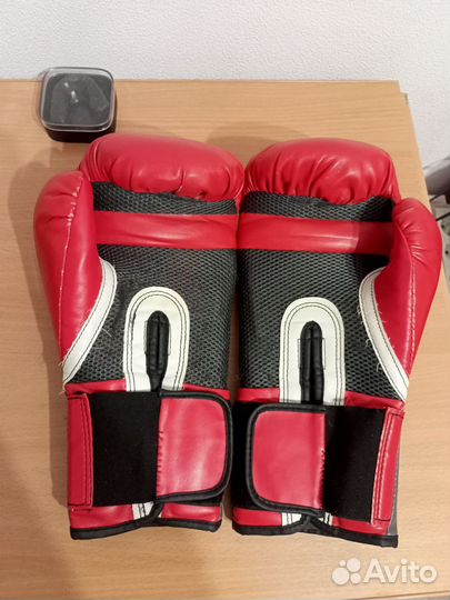 Боксерские перчатки 14 oz everlast