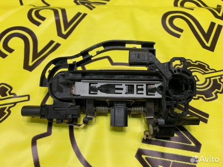 Ручка двери внешняя задняя левая Audi A6 4F2 AUK