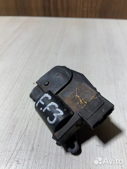 Моторчик заслонки отопителя Ford Focus 3