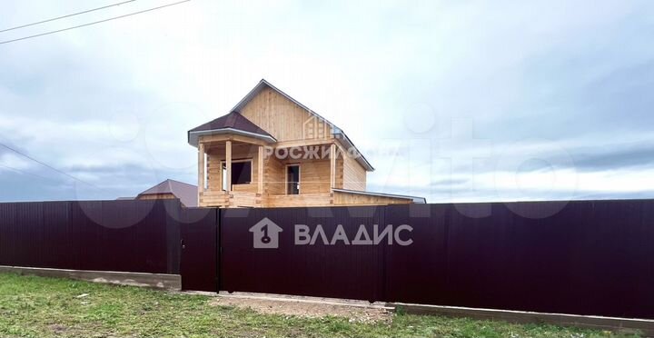 Дом 180 м² на участке 12 сот.