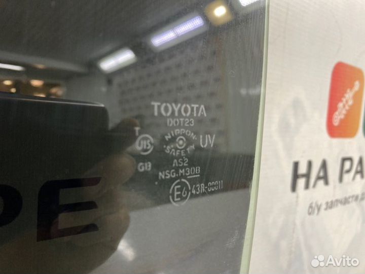 Стекло двери заднее левое Toyota Corolla E150